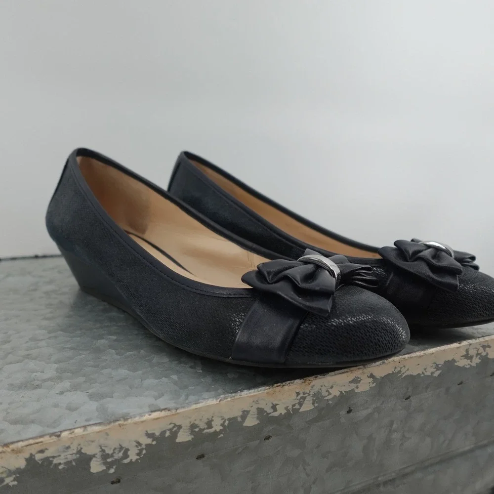 Alex Marie Navy Blue Shimmer Bow Wedge Pumps Shoes Womens 8M Low Heel Round Toe